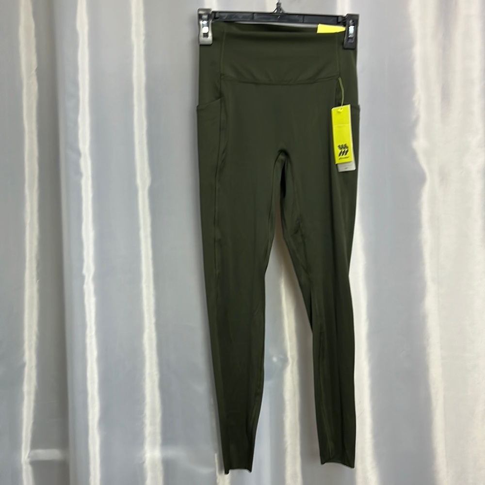 All in motion, high rise, 7/8 leggings with 2 pockets